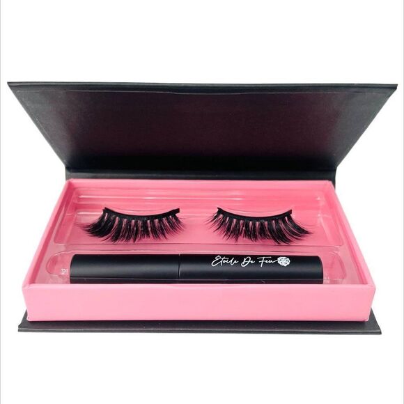 Desiree: 3D Magnetic Premium Silk Lashes and Eyeliner Kit - Picture 3 of 7